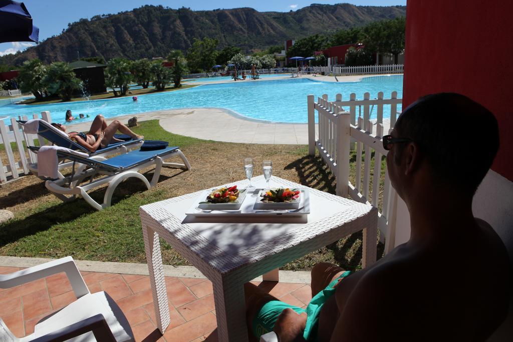 Club Esse Sunbeach Squillace Εξωτερικό φωτογραφία